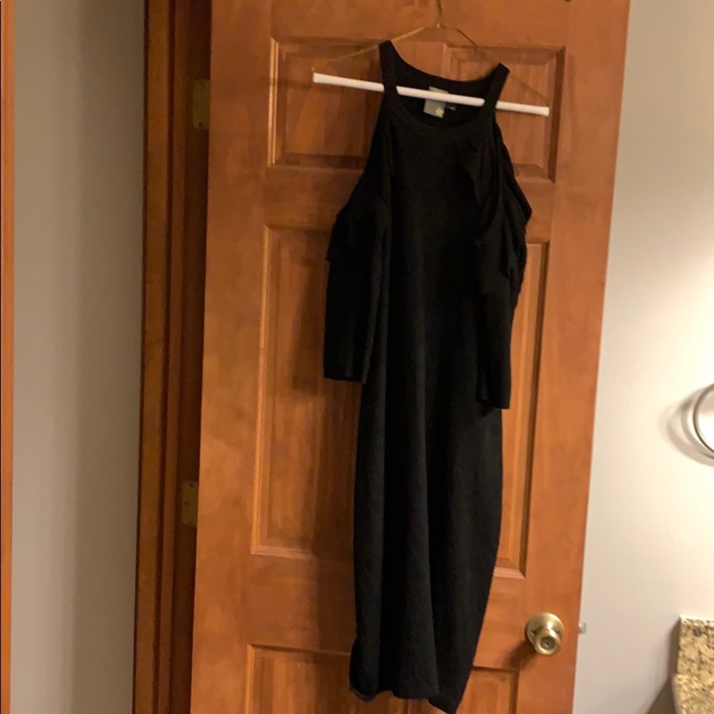 Exposed shoulder sweater dress